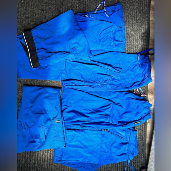 Women’s scrubs - Picture 1 of 6